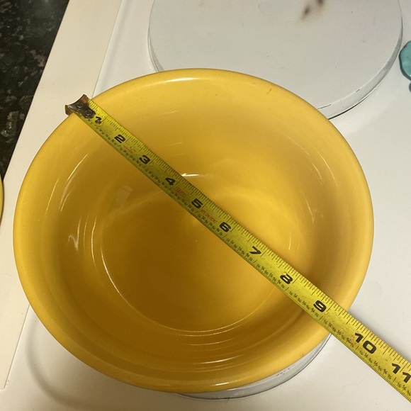 FIESTAWARE Sunflower Yellow Round Covered Casserole Baking Dish w/ Lid HLC 70oz - Picture 2 of 6